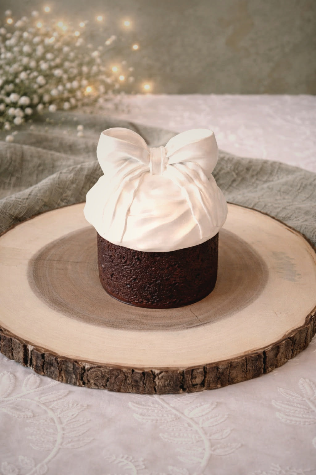 Kulich Bow Candle | Handmade Coconut Soy Wax Candle